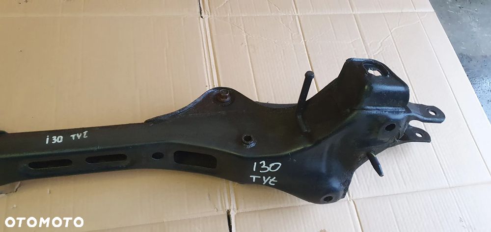 Oś tylna belka zawieszenia tył Hyundai I30 I - 6