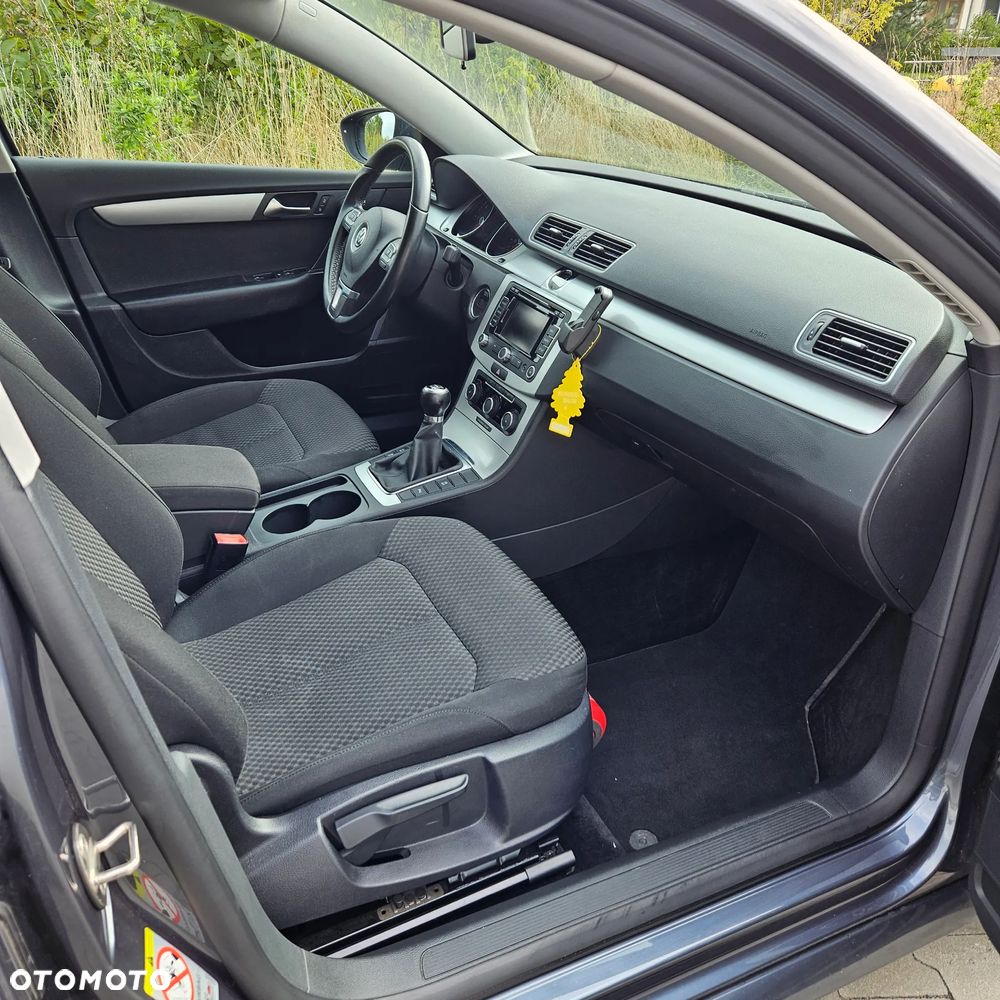 Volkswagen Passat 1.6 TDI Comfortline - 6