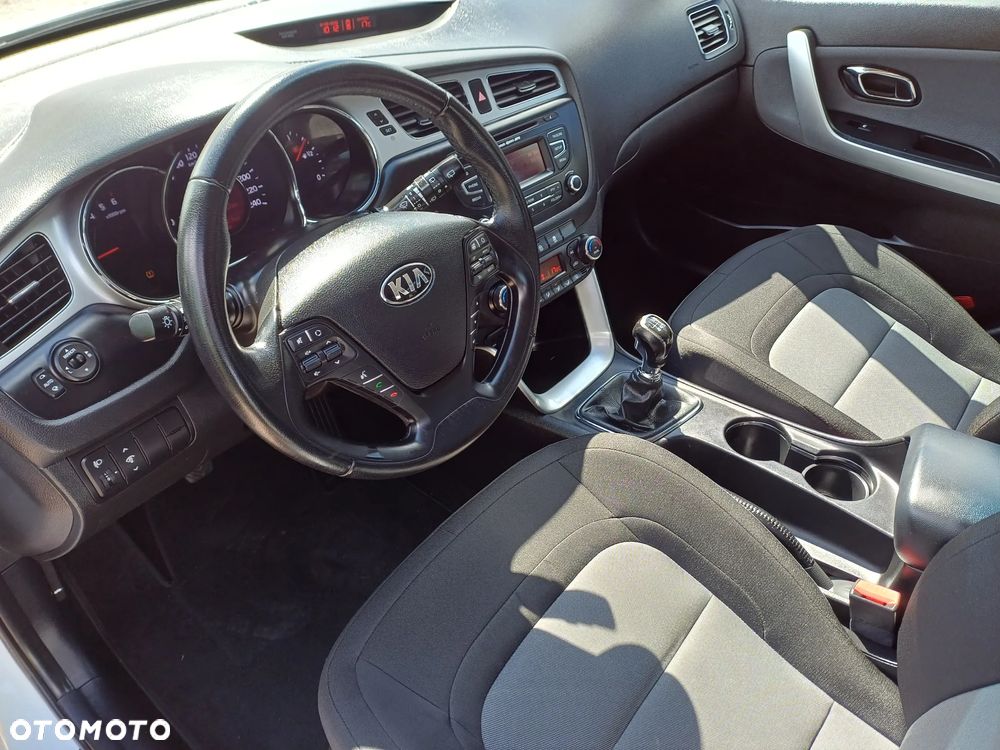 Kia Ceed 1.6 CRDi 128 Dream Team Edition - 12