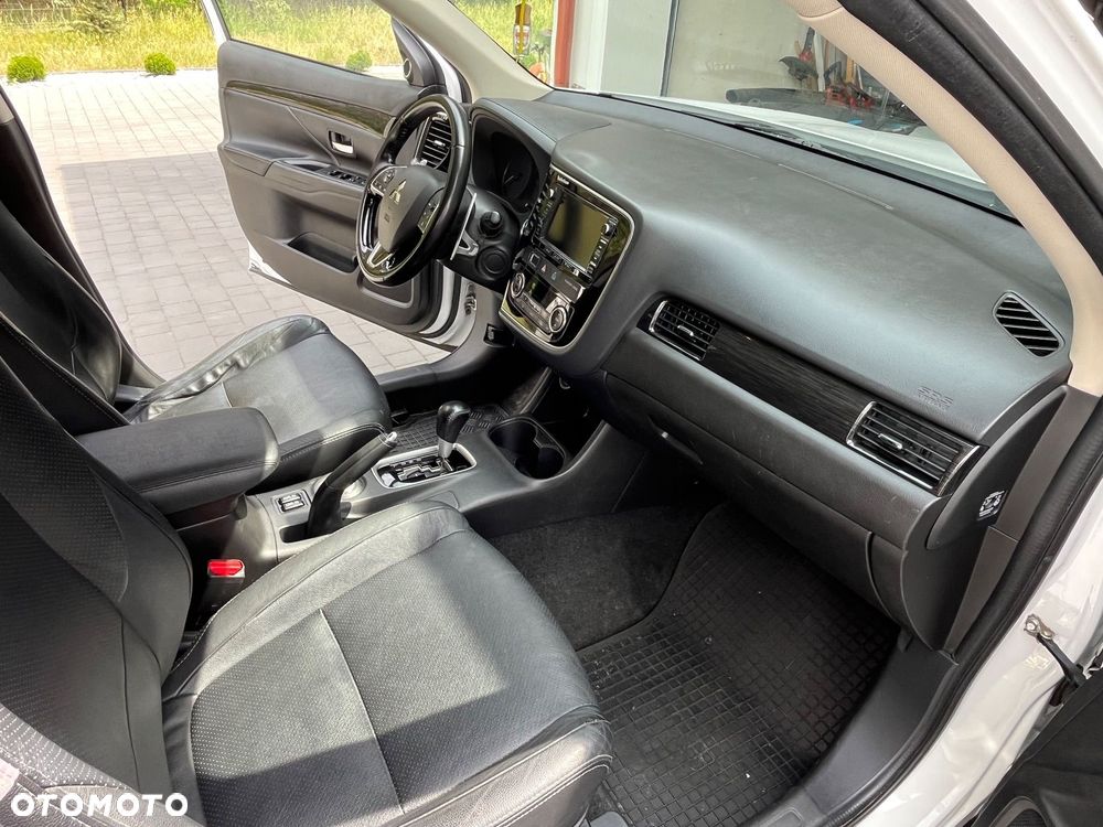 Mitsubishi Outlander 2.0 Instyle Navi 4WD CVT - 16