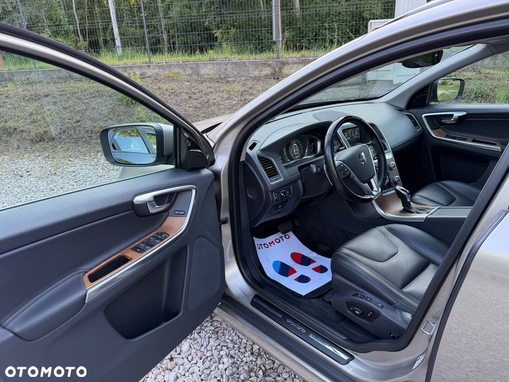 Volvo XC 60 T6 AWD Momentum - 10