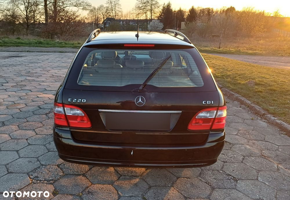 Mercedes-Benz Klasa E 220 CDI T Classic - 12