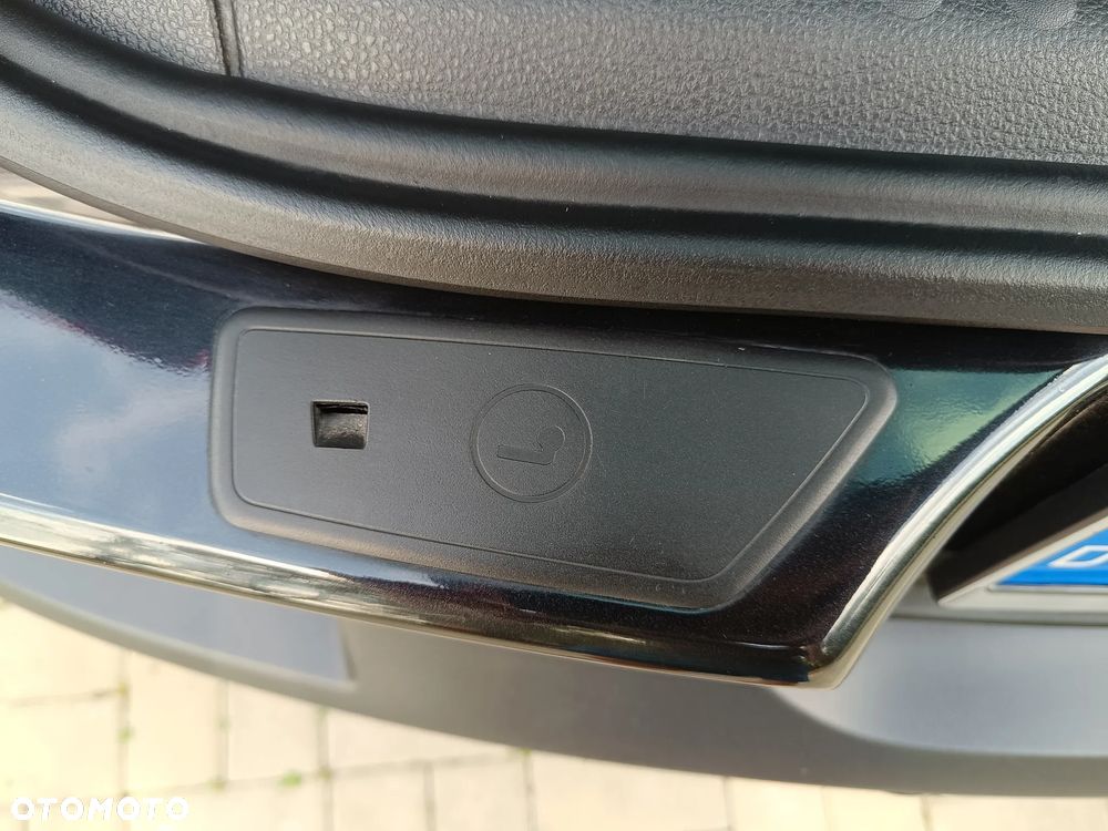 Volkswagen Tiguan 2.0 TDI DPF BlueMotion Technology Sport & Style - 29