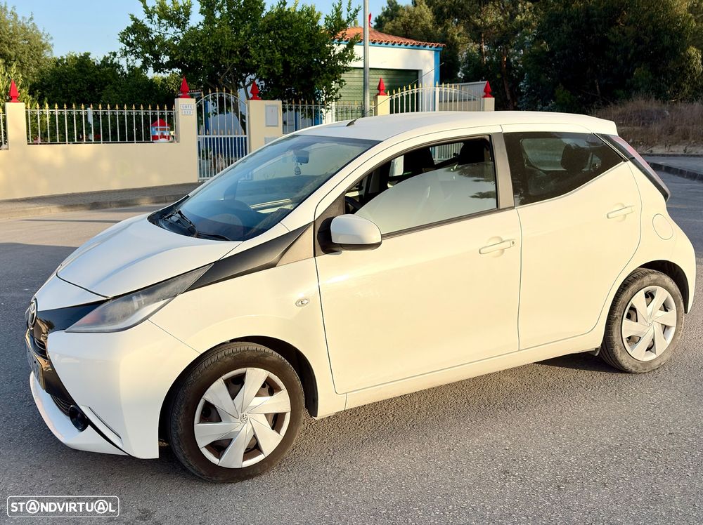 Toyota Aygo 1.0 X-Play+AC+X-Touch - 1