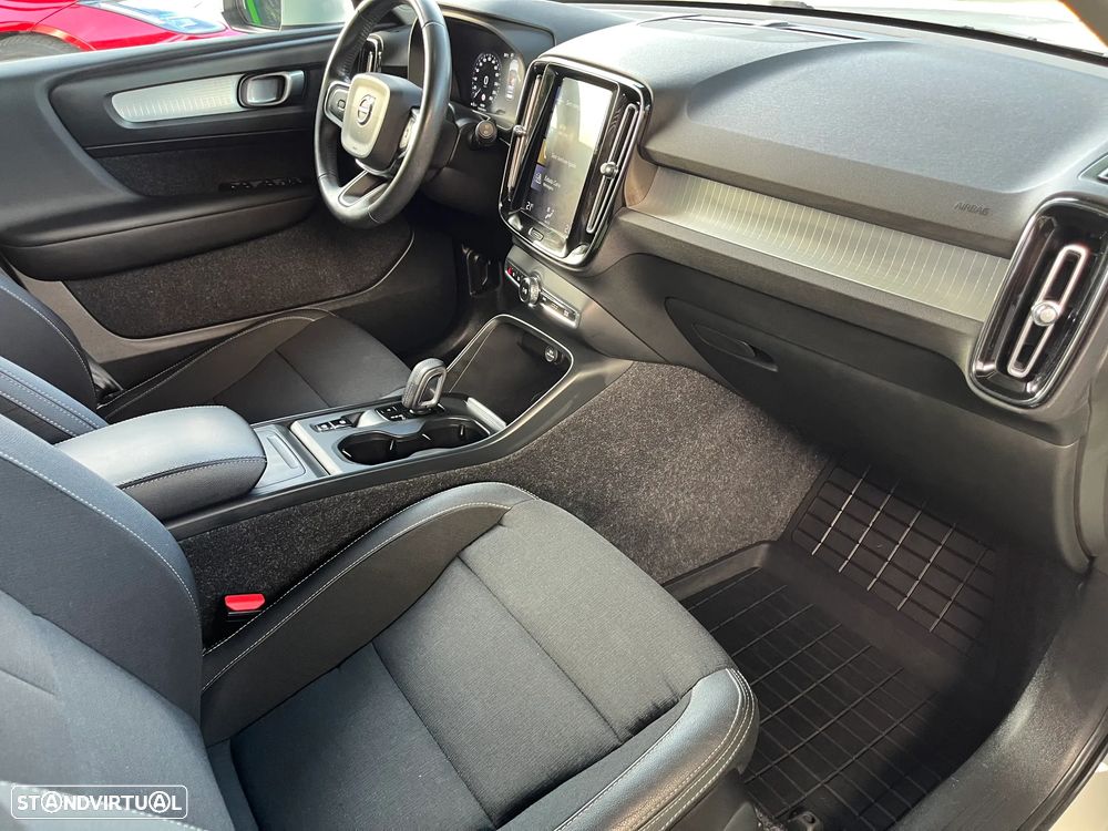 Volvo XC 40 2.0 D3 Momentum Geartronic - 26