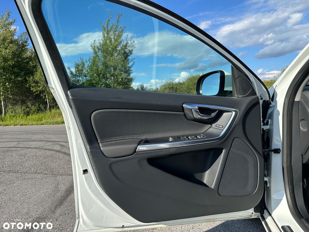 Volvo S60 D5 AWD Momentum - 14