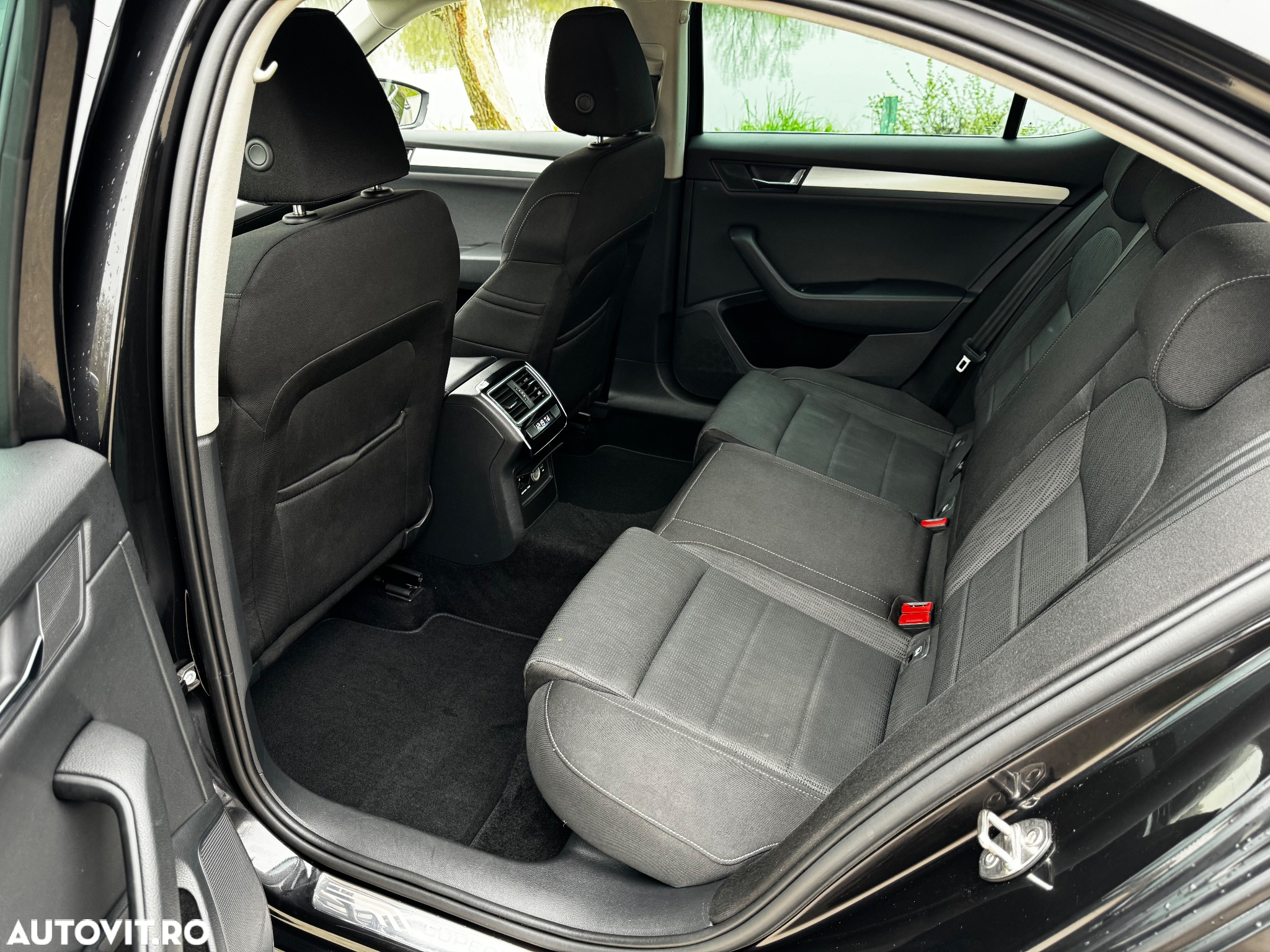 Skoda Superb 2.0 TDI DSG Ambition - 13
