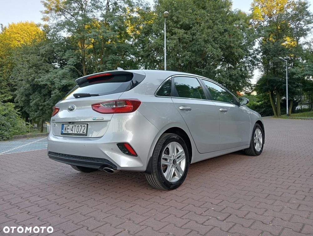 Kia Ceed 1.6 CRDi mHEV M - 10