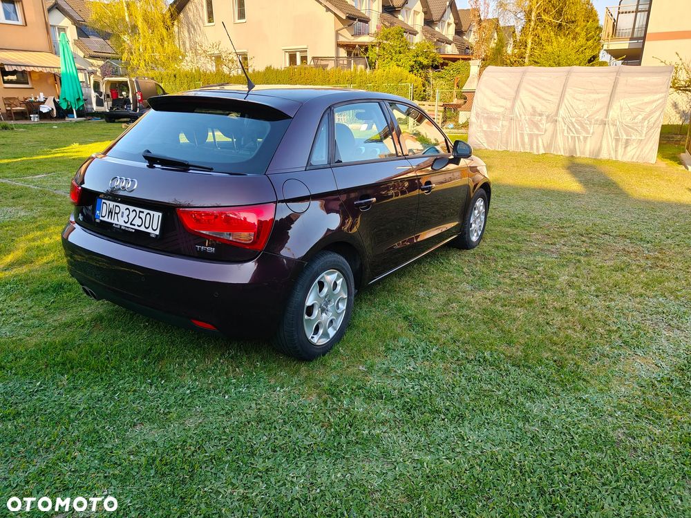 Audi A1 Sportback 1.4 TFSI S line Sportpaket - 4