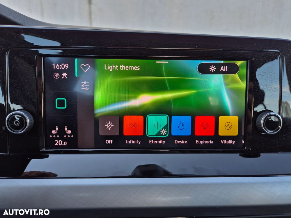Volkswagen Golf 1.0 eTSI DSG MHEV Life - 25