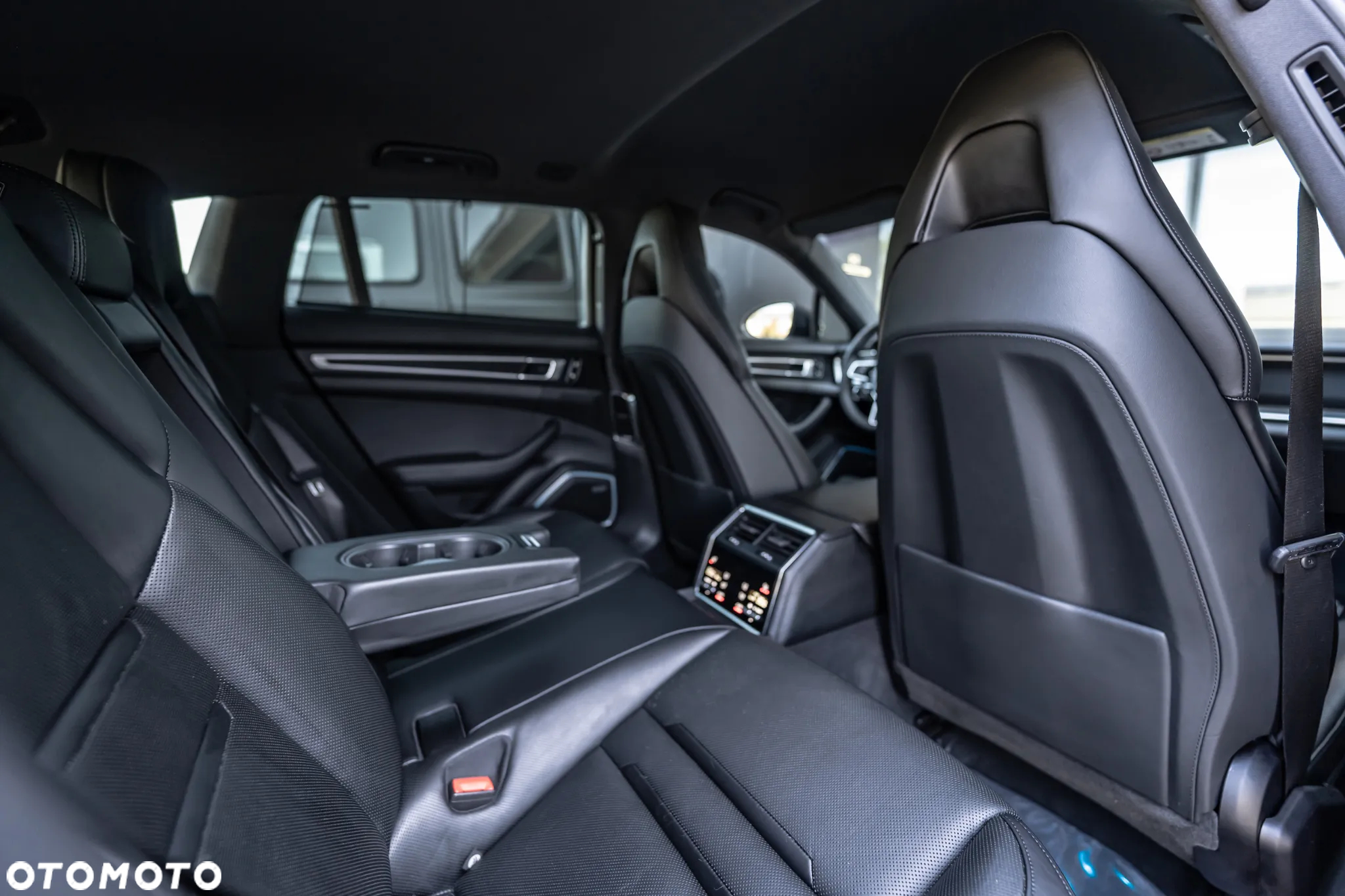 Porsche Panamera 4 e-Hybrid Sport Turismo - 32
