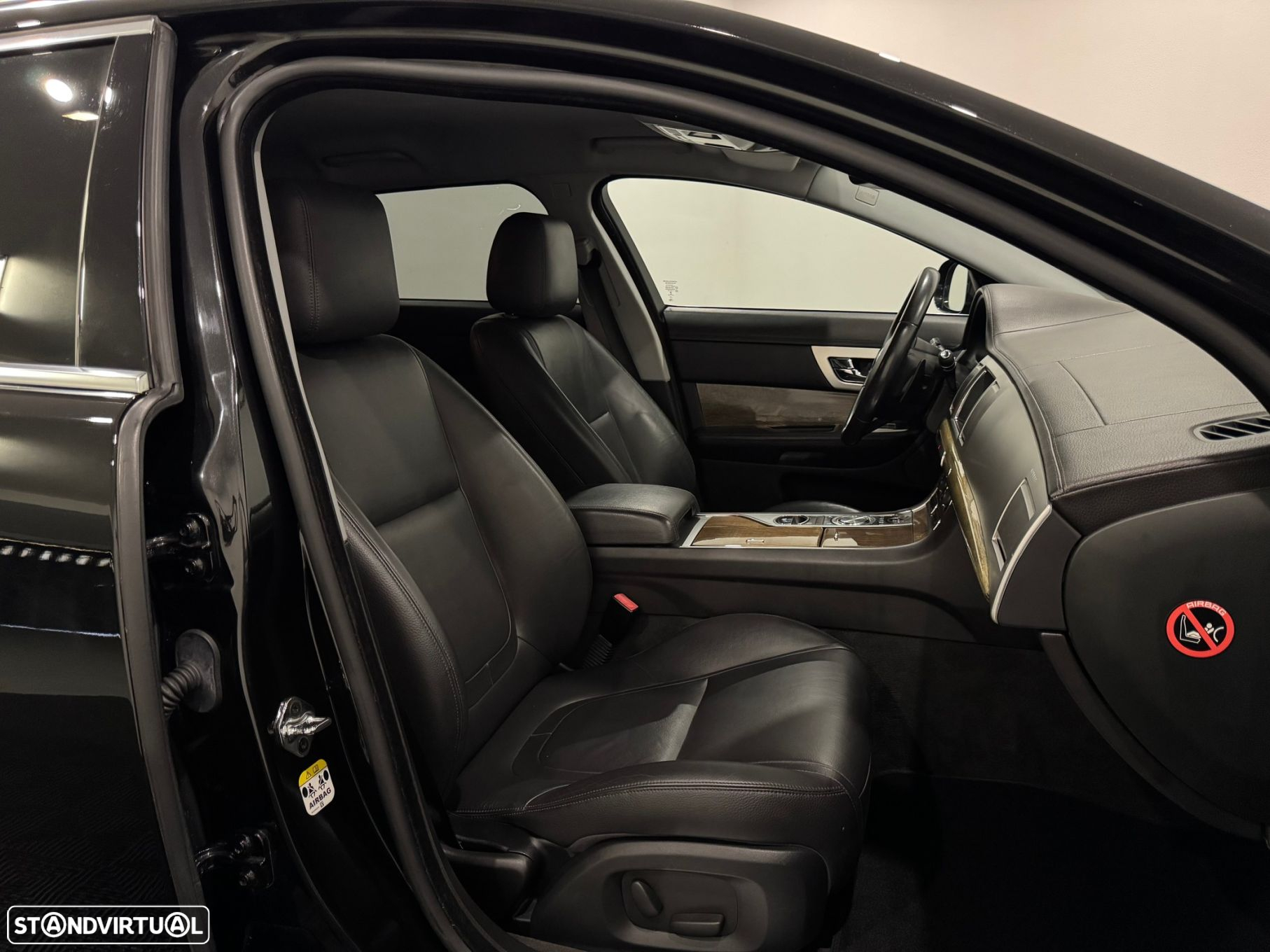 Jaguar XF Sportbrake 2.2 D Premium Luxury - 32