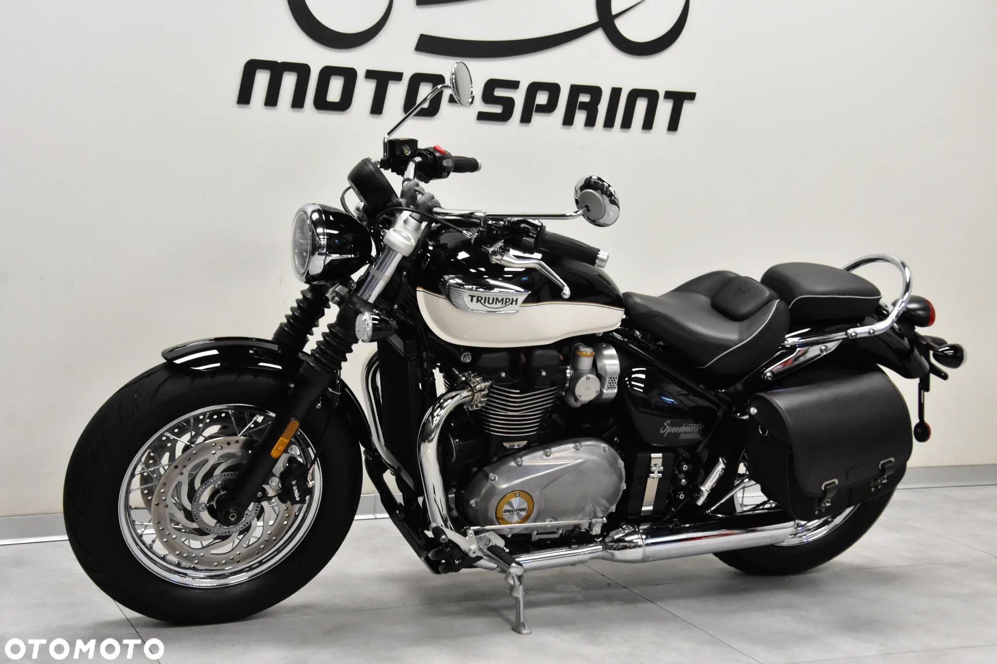 Triumph Bonneville - 4