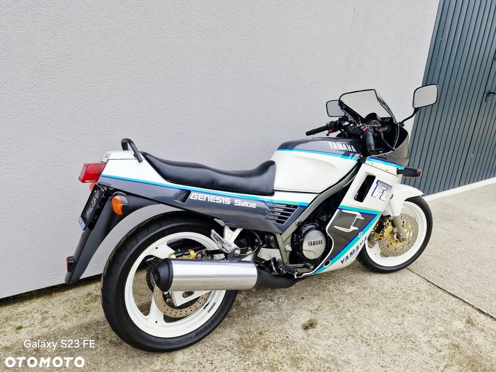Yamaha FZ - 27