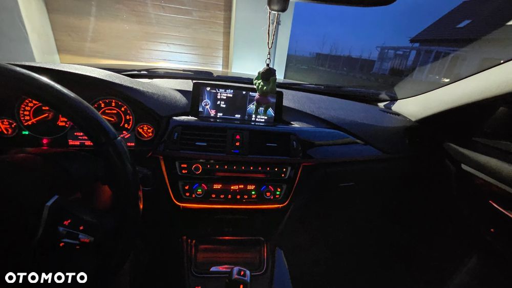 BMW Seria 3 318d Sport Line - 18