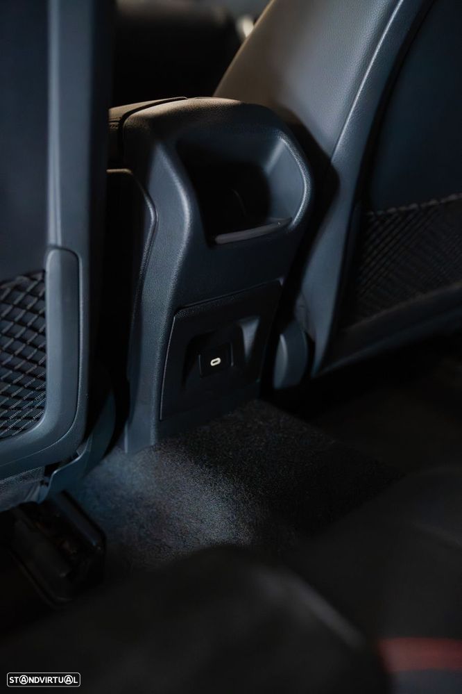 Mercedes-Benz A 250 e 8G-DCT AMG Line - 29