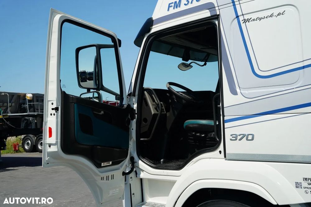 Volvo FM 370 / SOLO / CORTINĂ - 9,1 M / 6X2 / DHOLLANDIA LIFT - 2.000 KG / PODEA REZISTENTĂ / AER CONDIȚIONAT PARCARE / I-SHIFT / EURO 6 - 26