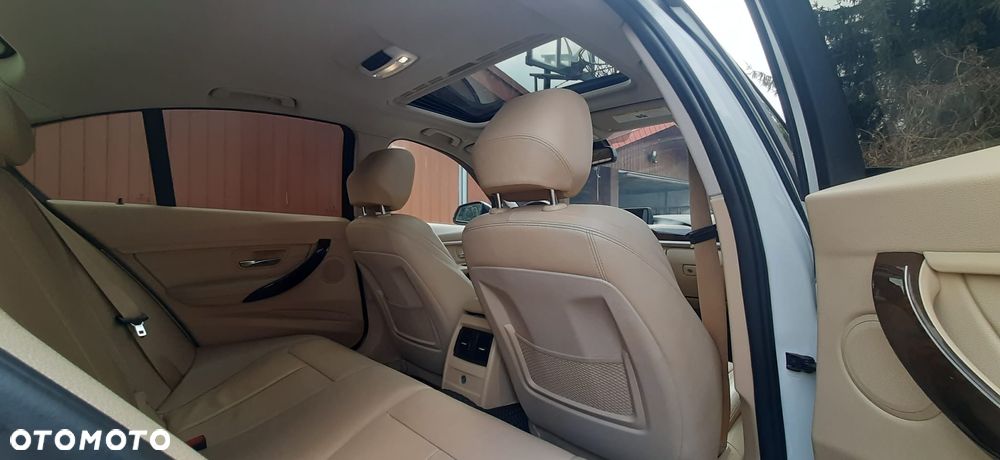 BMW Seria 3 328i xDrive - 15