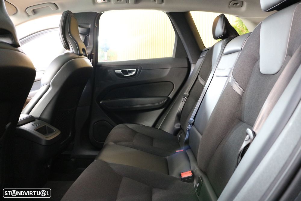 Volvo XC 40 2.0 D3 Momentum Plus - 22