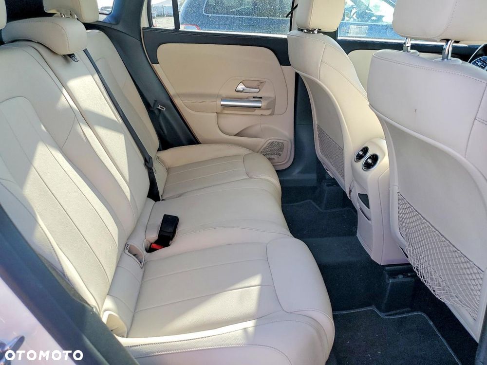 Mercedes-Benz GLA 250 4-Matic AMG Line - 10