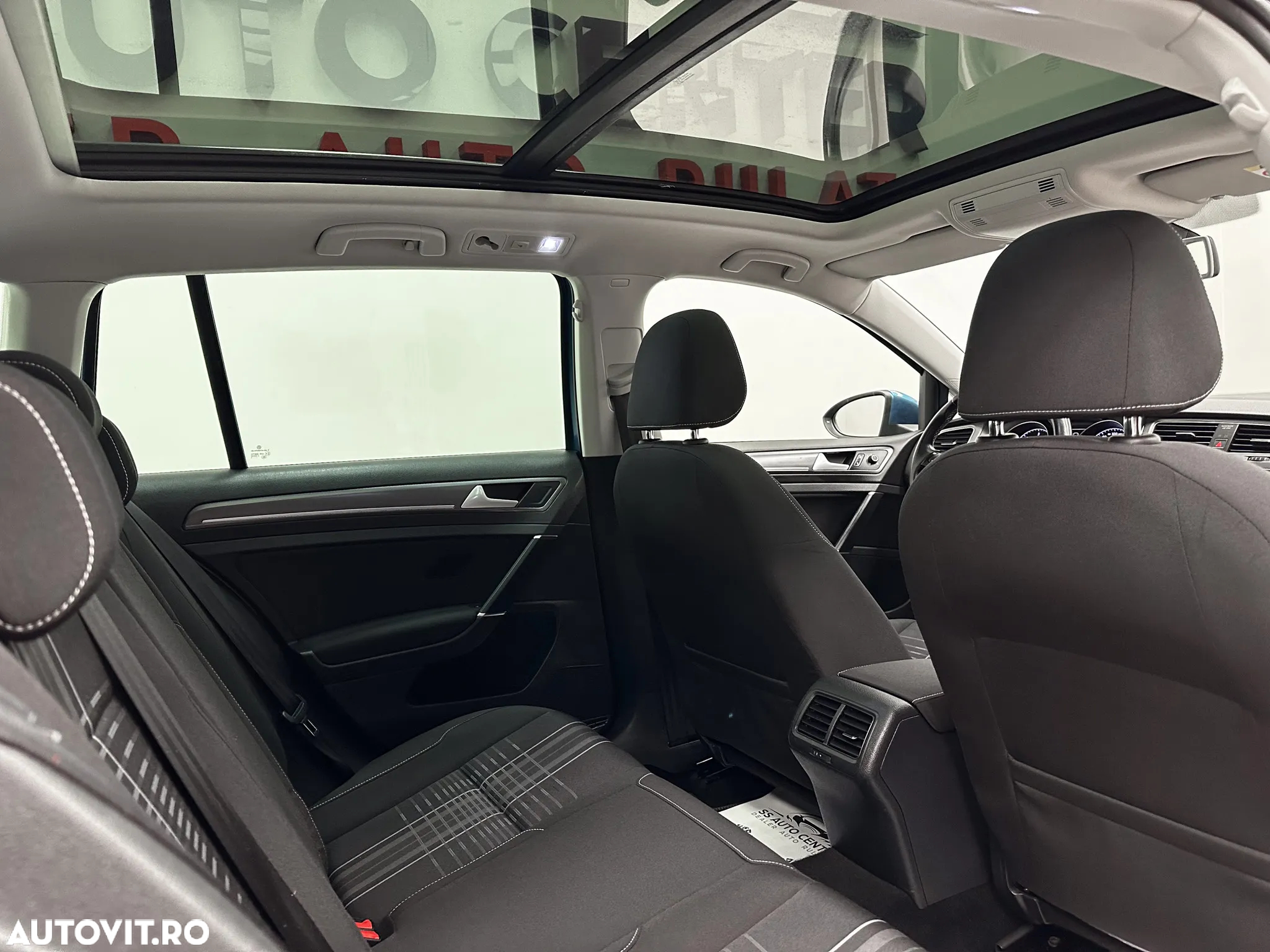 Volkswagen Golf 1.6 TDI BlueMotion Technology DSG Lounge - 17