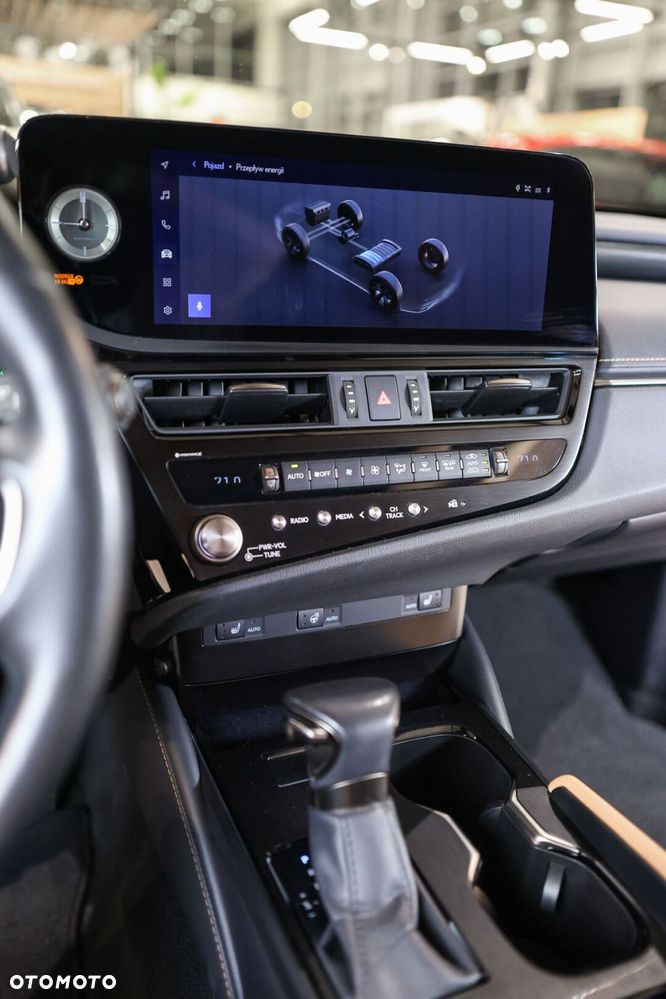 Lexus ES 300h Business Edition - 19
