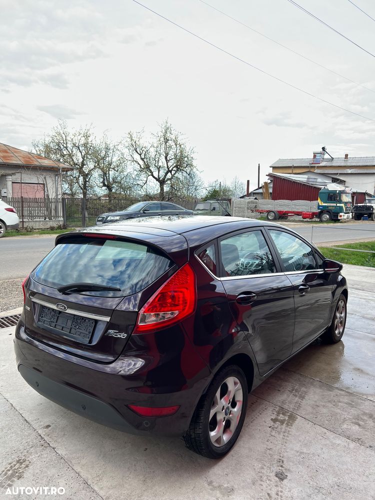 Ford Fiesta 1.6 TDCI DPF Titanium - 4