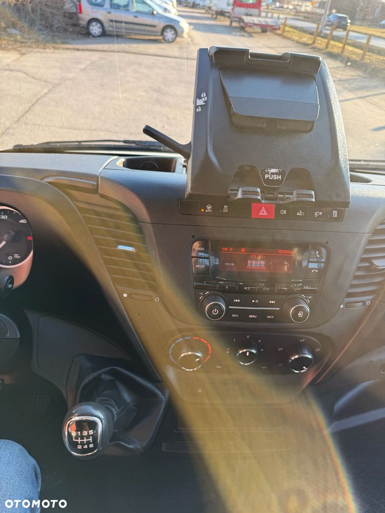Iveco Daily 35S180, 3.0 180KM, Doka 7os., Niski przebieg, Bardzo zadbany - 22