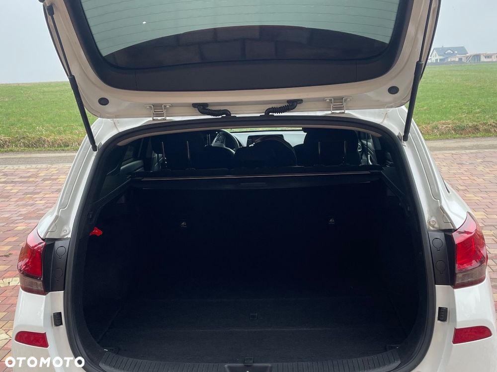 Hyundai i30 1.6 CRDi BlueDrive Premium - 11