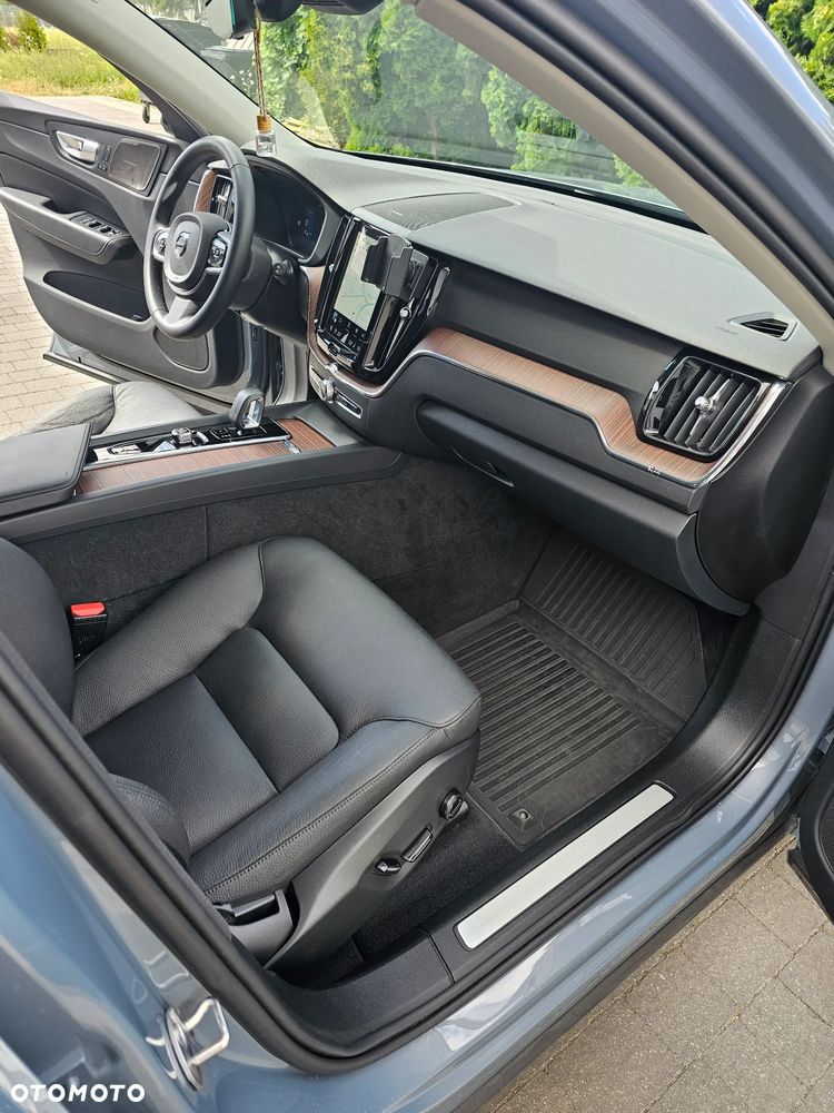 Volvo XC 60 T8 AWD Recharge Plus Black Edition - 16