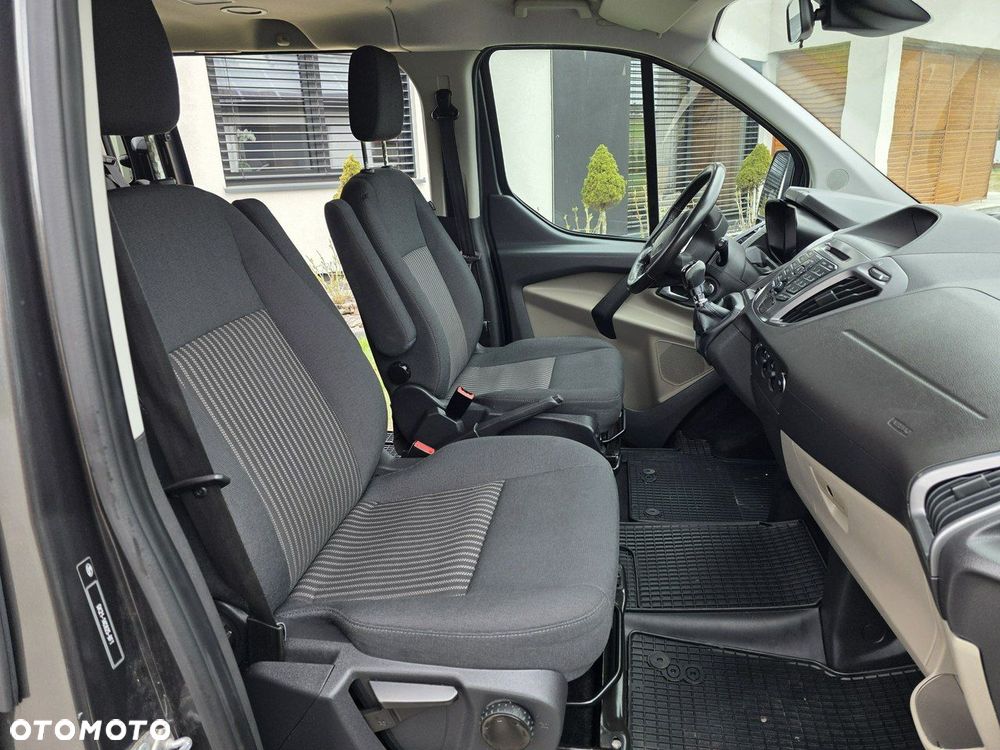 Ford Tourneo Custom - 8