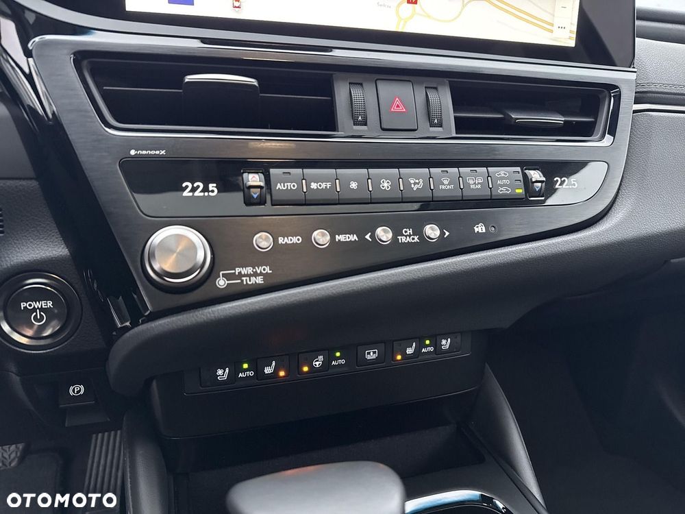 Lexus ES 300h Prestige - 22