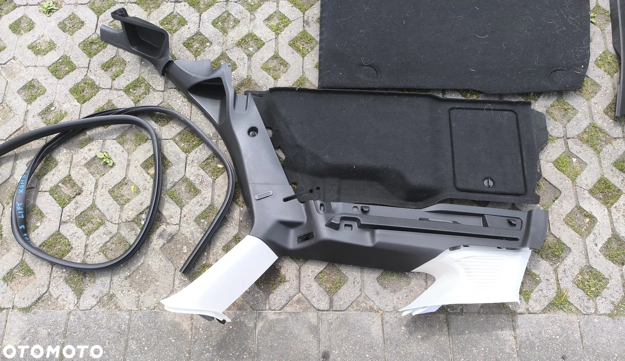 ford focus MK3 lift kombi boczki bagażnika uszczelki drzwi dywaniki - 2