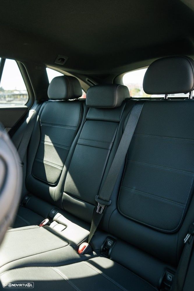 Mercedes-Benz C 300 e AMG Line - 10