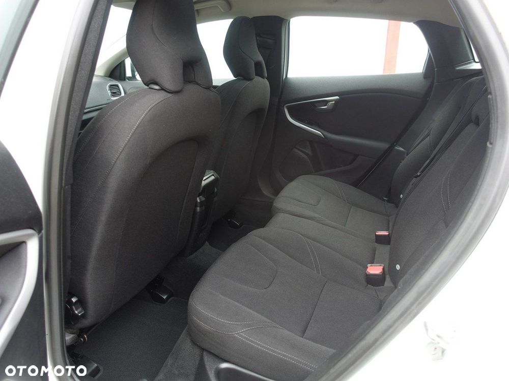 Volvo V40 T2 Kinetic - 16