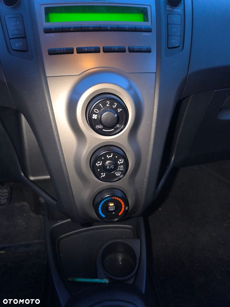 Toyota Yaris 1.0 VVT-i Luna - 10