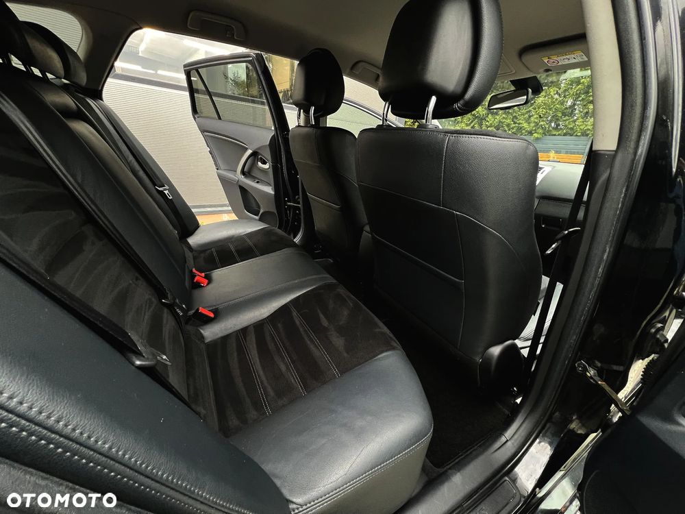 Toyota Avensis 1.8 Premium - 19