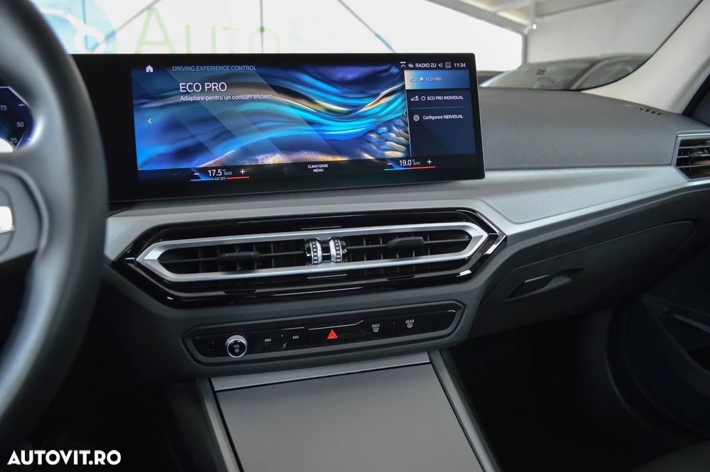 BMW Seria 3 320i Aut. Luxury Line - 27