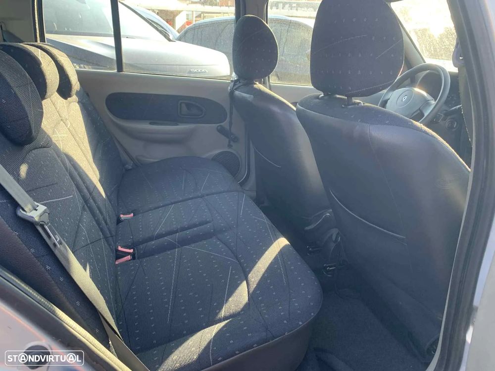 Renault Clio 1.5 dCi Authentique - 5