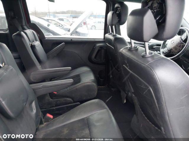 Dodge Grand Caravan - 25