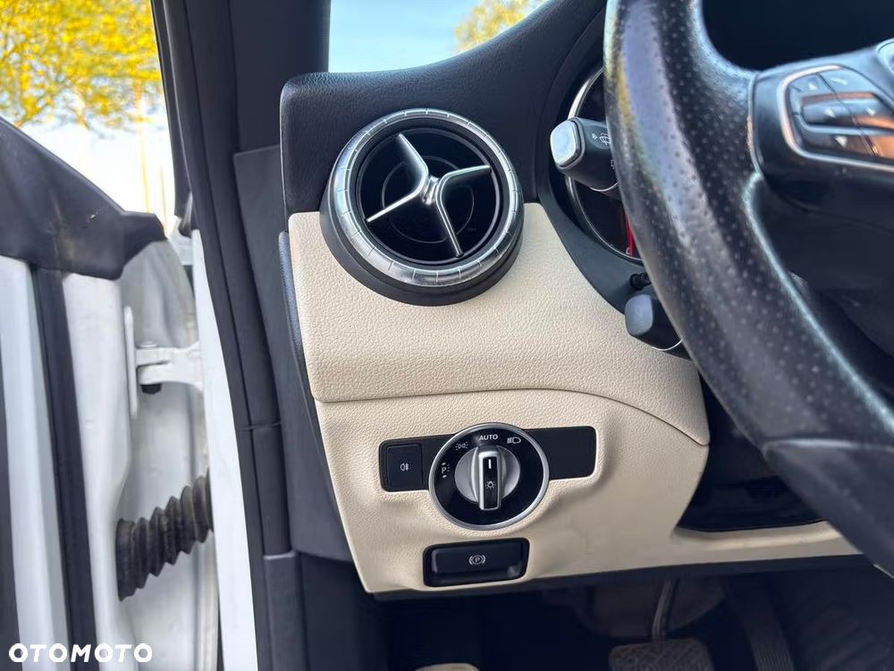 Mercedes-Benz CLA - 12