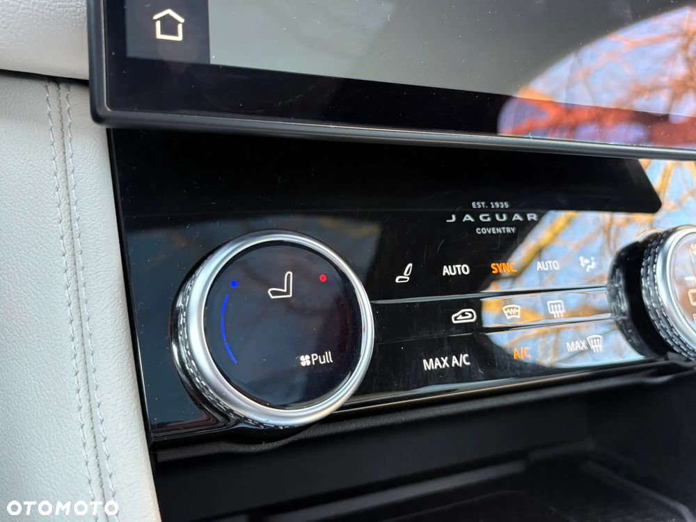 Jaguar F-Pace 2.0 P400e PHEV AWD R-Dynamic SE - 17