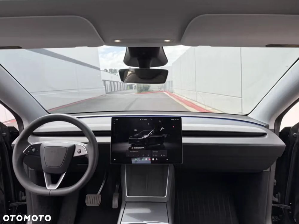 Tesla Model Y - 14