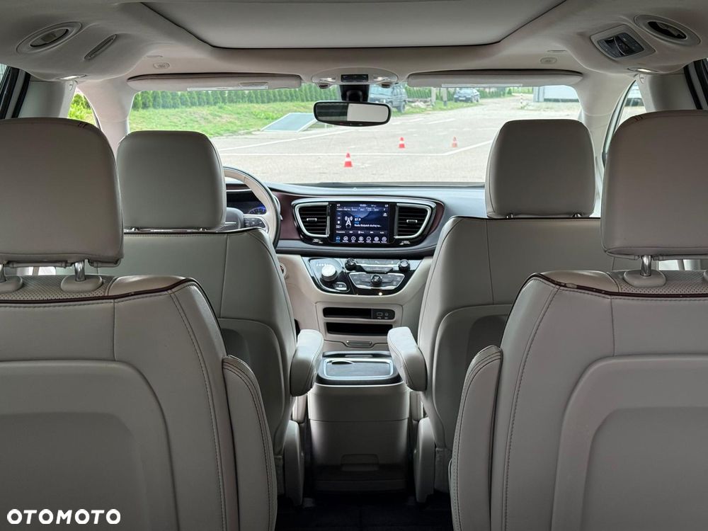 Chrysler Pacifica - 16