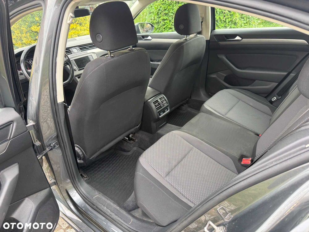Volkswagen Passat - 8