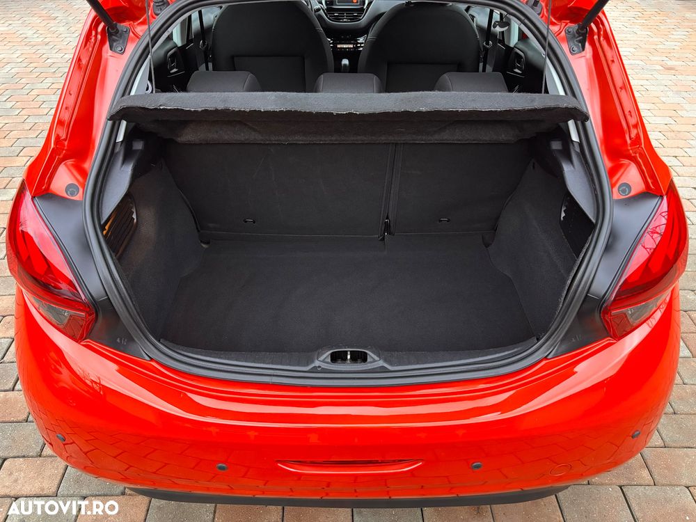 Peugeot 208 1.2 L PureTech Style - 17