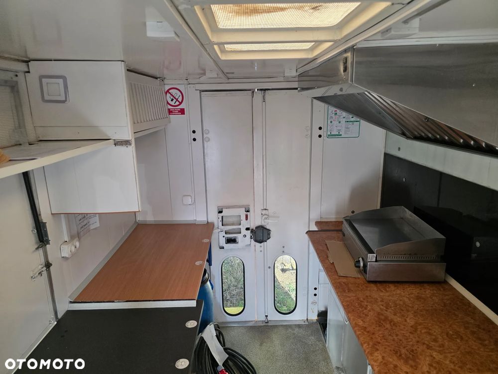 Mercedes-Benz 308 - 11