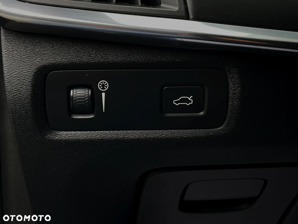 Volvo V90 D4 Geartronic Kinetic - 34