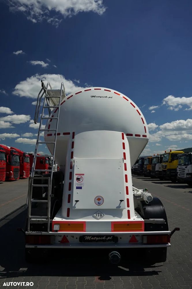 Feldbinder REMORCA CIMENT / 3 COMPARTIMENTE / 36.000 L / SILOC / PENTRU MATERIALE VRAC / AXĂ RIDICATĂ / SAF - 12