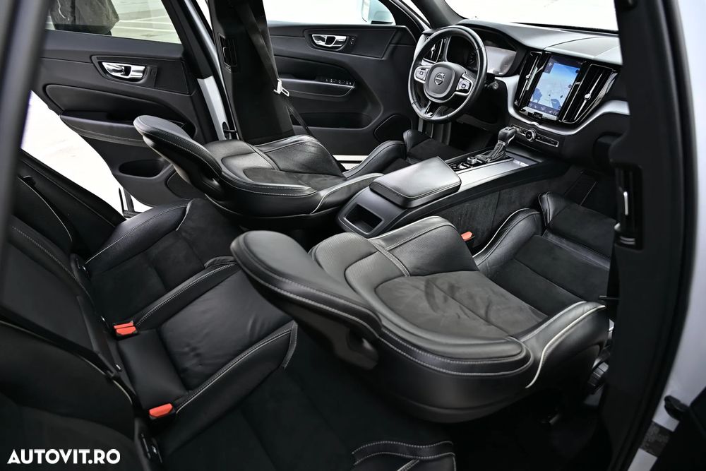 Volvo XC 60 D5 AWD Geartronic RDesign - 17